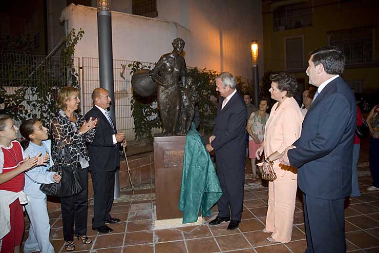 D. Ramón Luis Valcárcel inaugurando la primera obra de la Vía del Arte