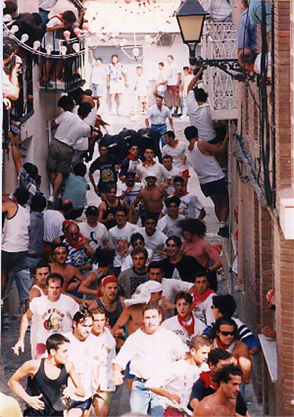 Corredores en la calle del Pintor Pedro Cano
