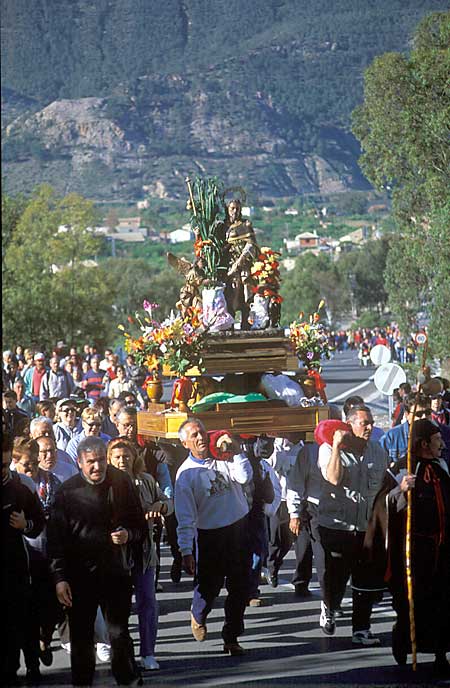 Romería subiendo "el puerto"
